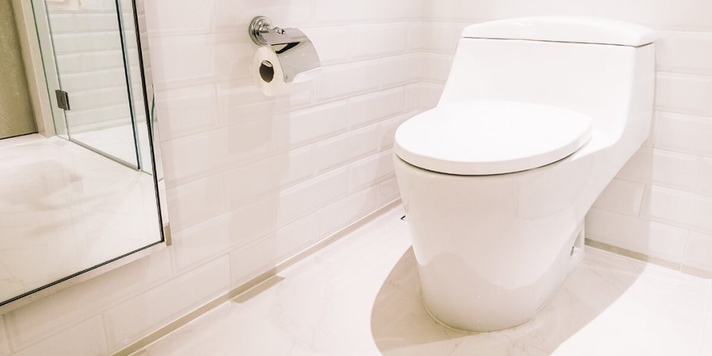 can a loose toilet cause a leak